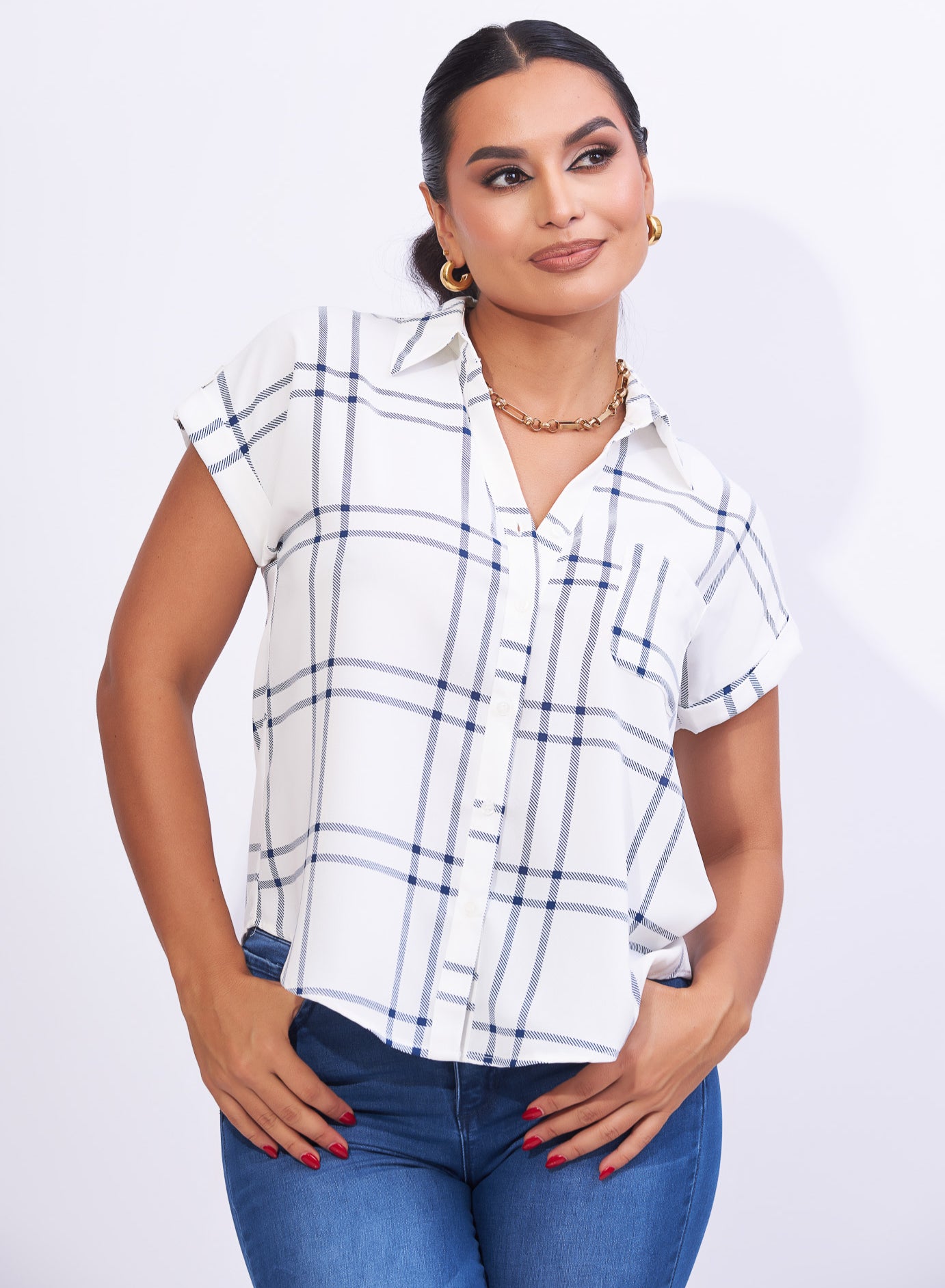 Blusa tipo camisera blanco con azul