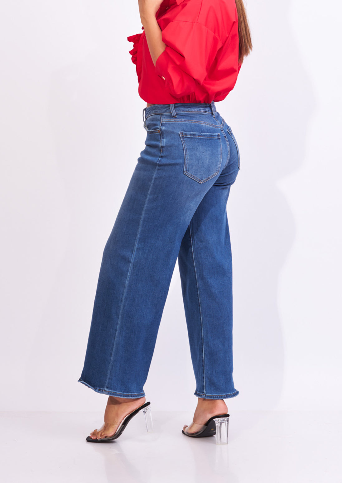 Jeans azul en tela stretch talle alto