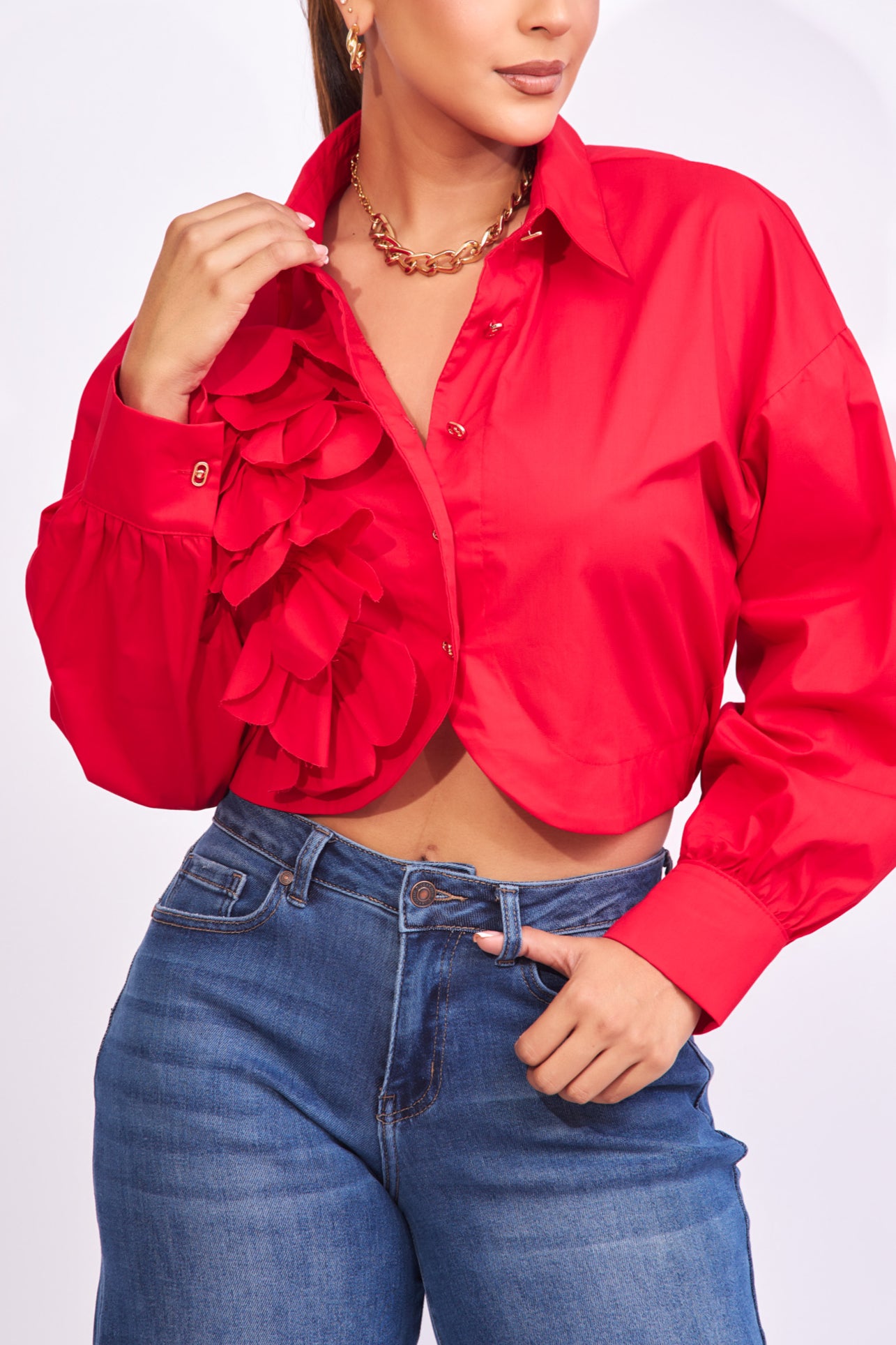 Blusa roja camisera con detalles al frente