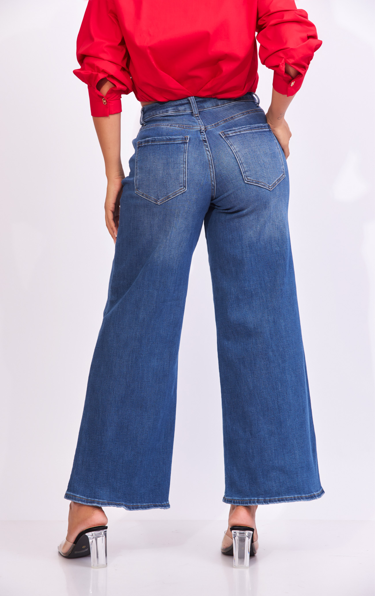 Jeans azul en tela stretch talle alto