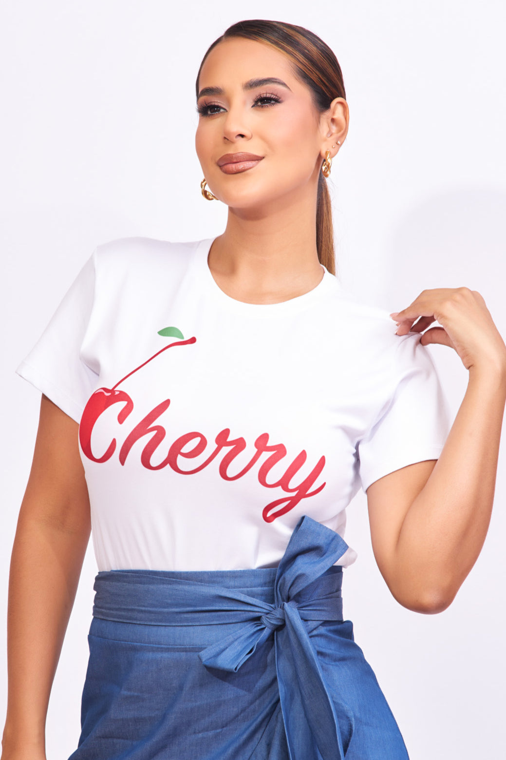Camiseta blanca con estampado cherry