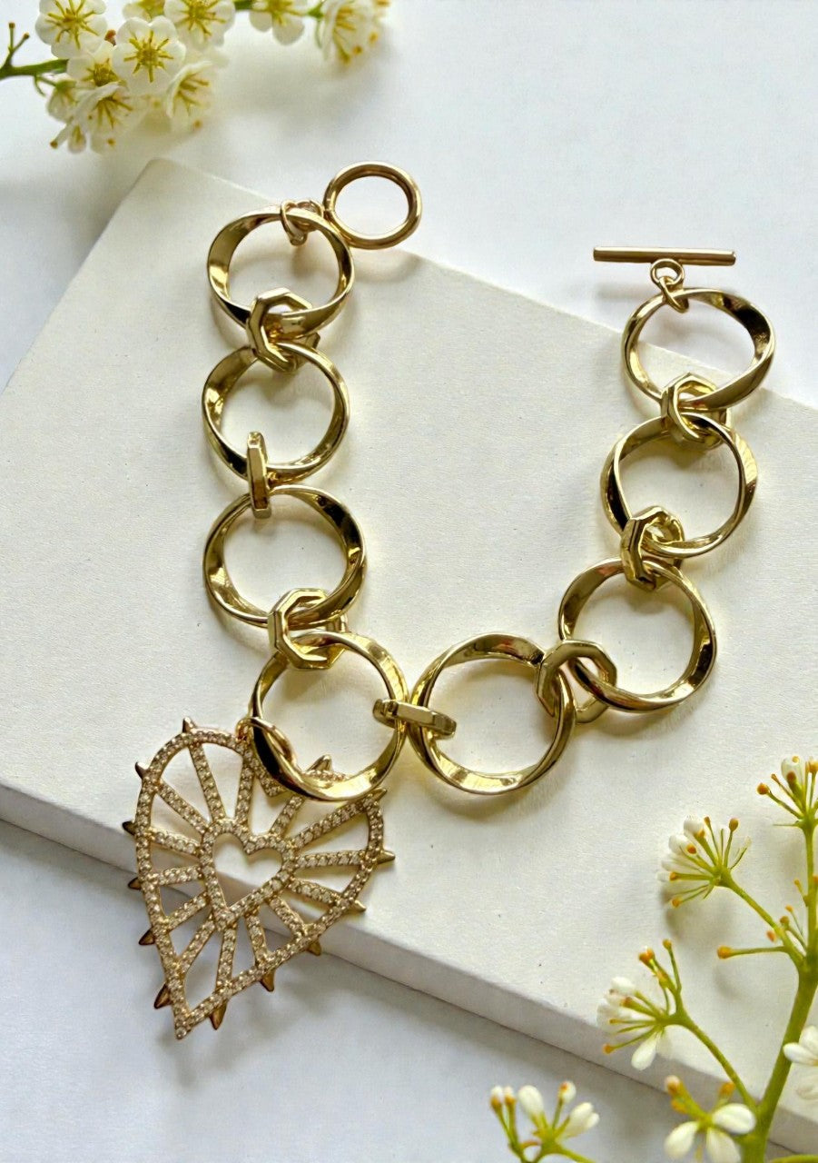 Pulsera tipo cadena con dije de corazón brillante